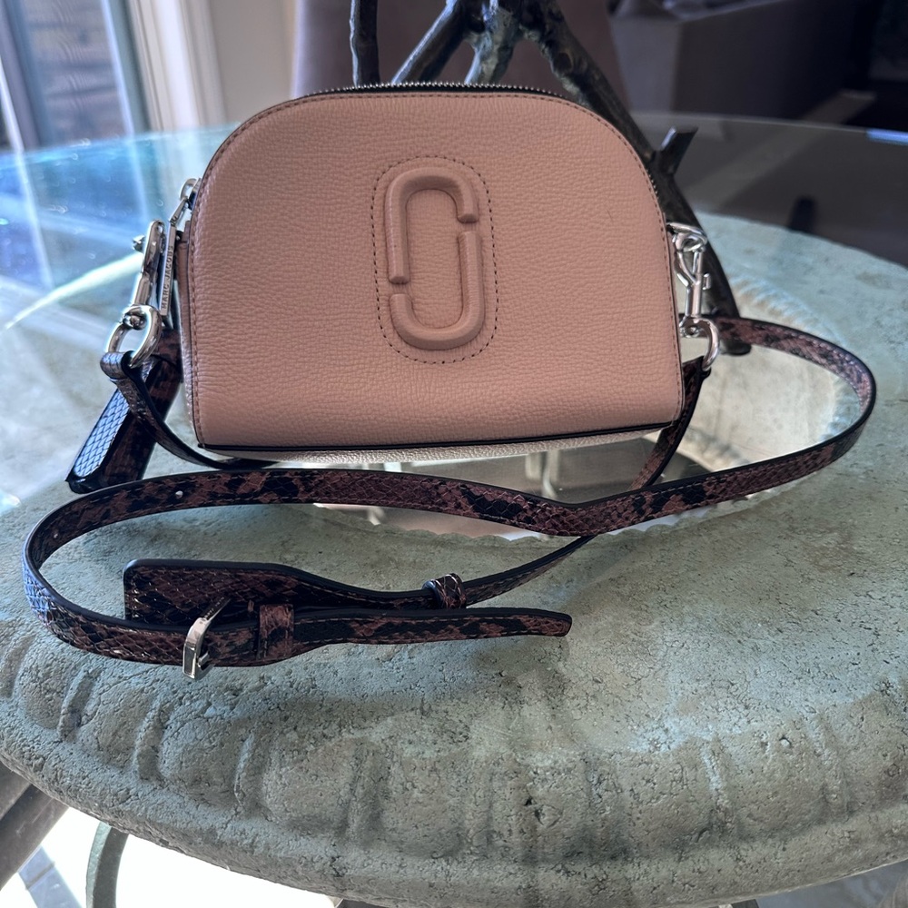 New $325 Marc Jacobs Tan Crossbody Bag with Adjustable Strap - Picture 4 of 16